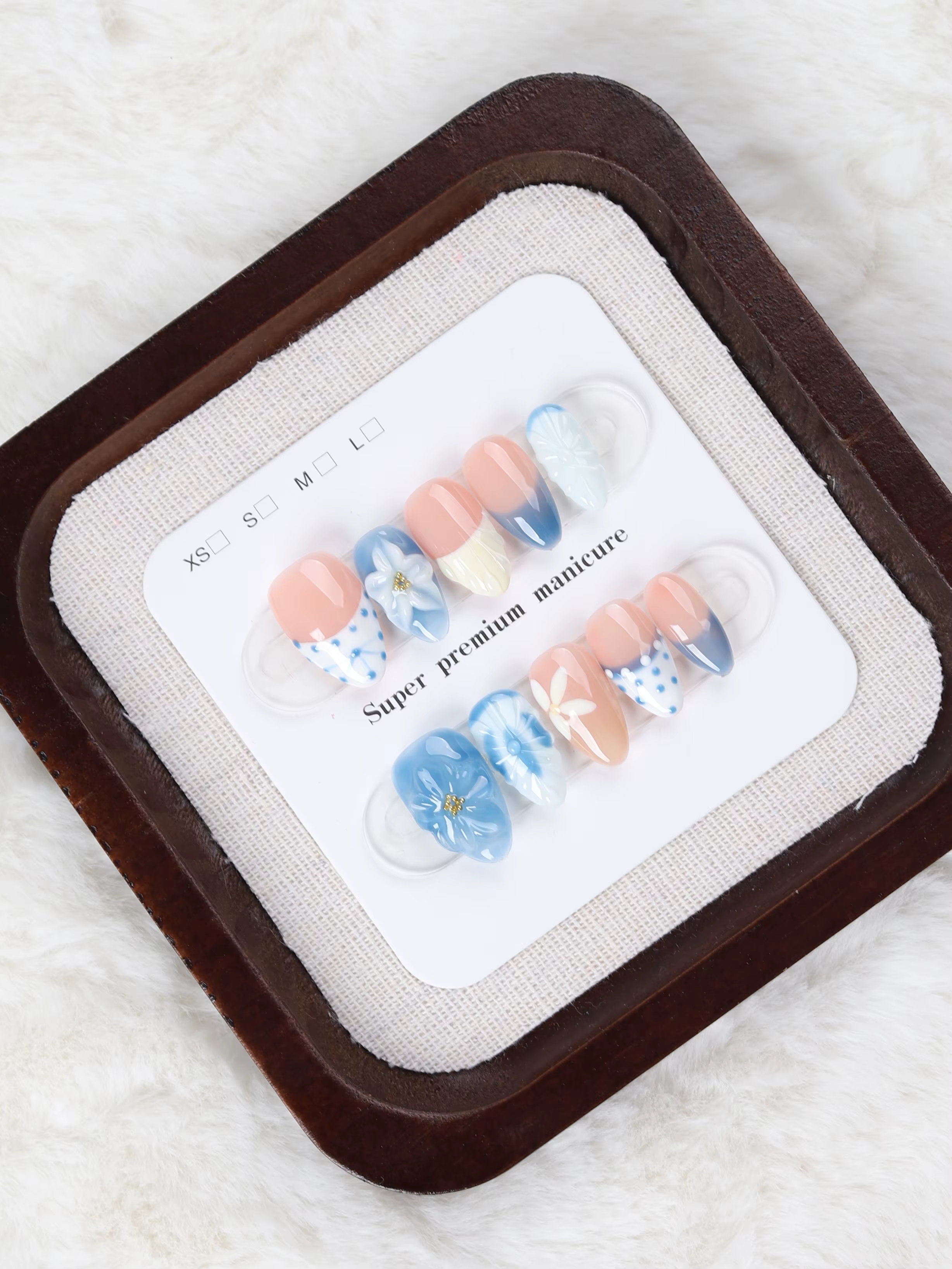10 faux ongles faits à la main en forme d'amande, style français dégradé bleu frais, avec fleurs multicolores en trois dimensions et décorations à pois bleus, faux ongles à couverture complète, adapté