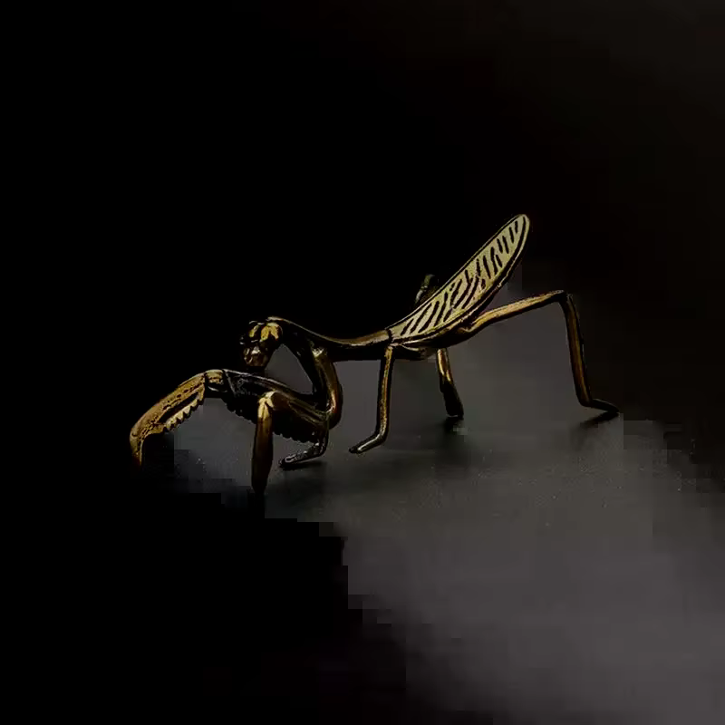 Ornement Miniature mante en cuivre