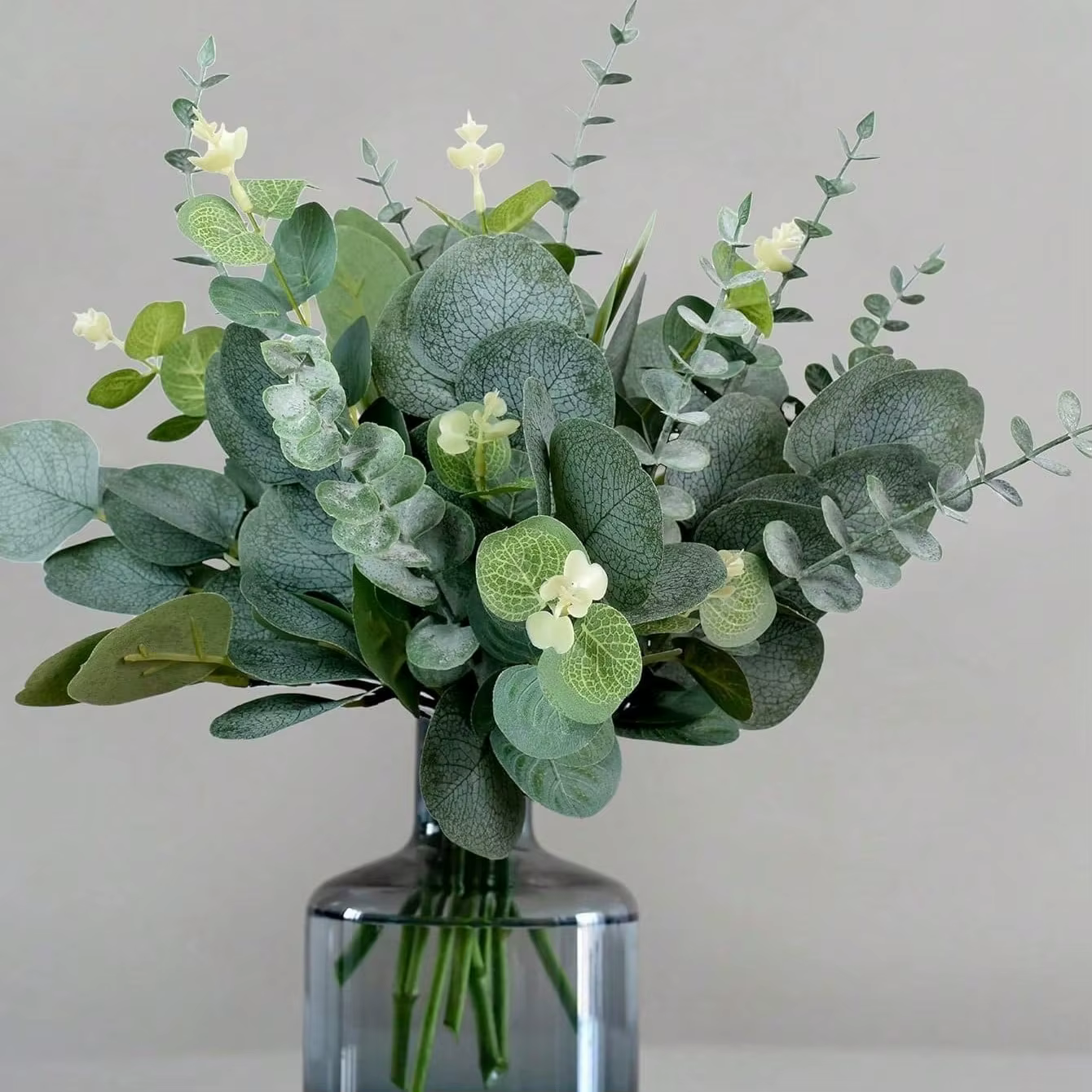 Bouquet de plantes artificielles d'eucalyptus
