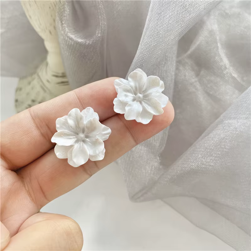 Grande fleur de camélia blanche