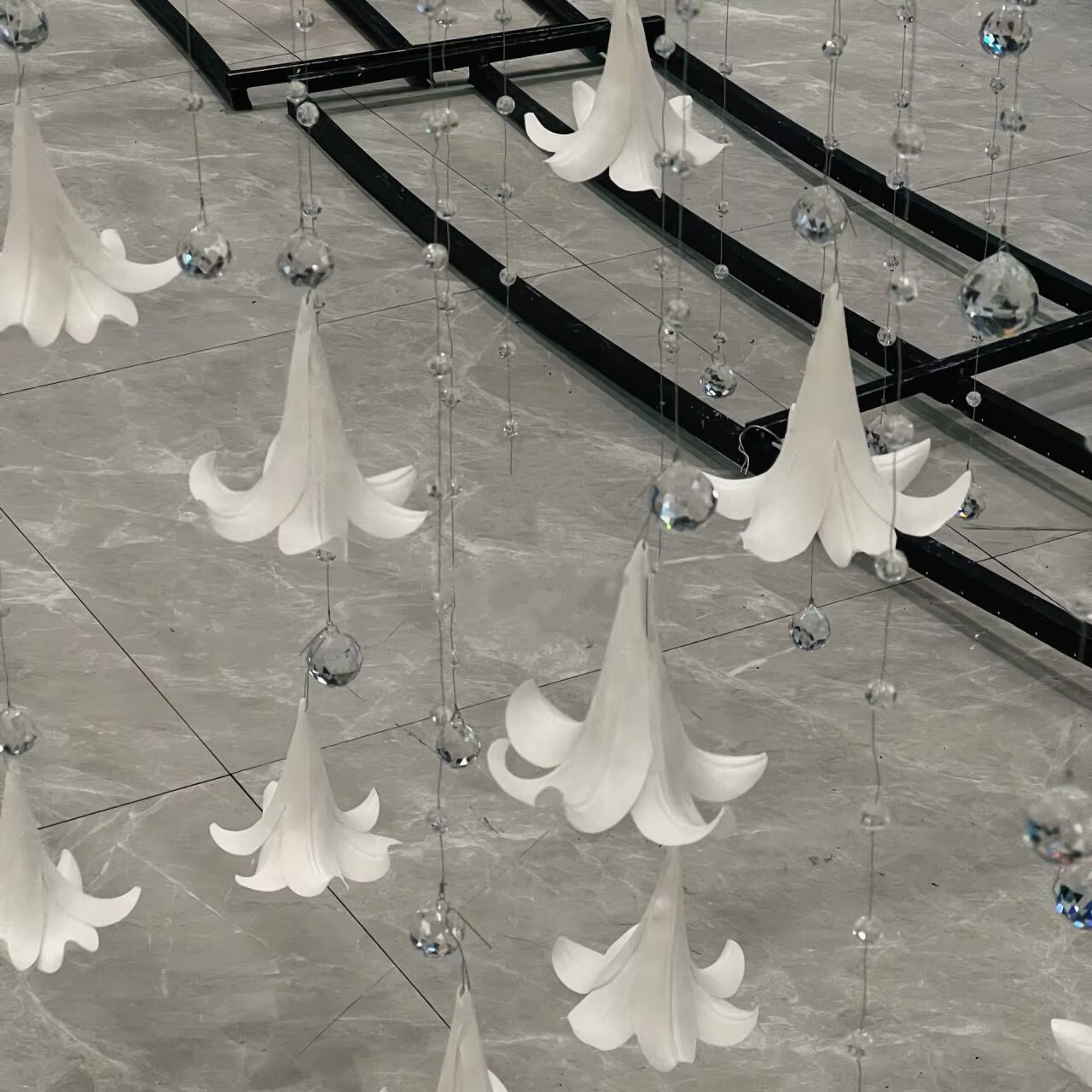 Têtes de fleurs de lys blanches artificielles