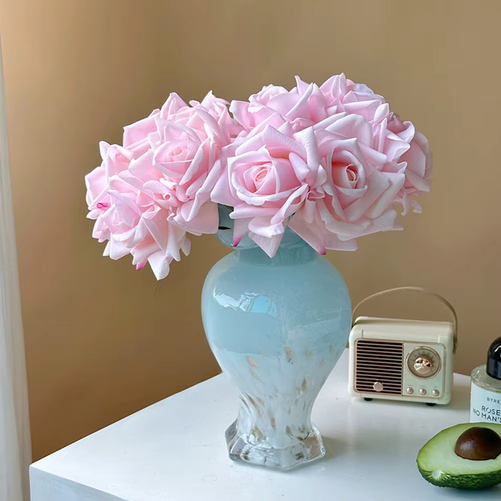 Bouquet de 5 roses bouclées avec sensation d'humidité artificielle