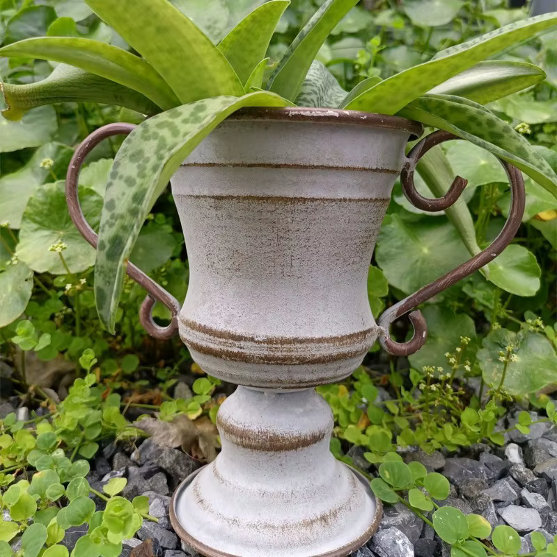 Pot de fleurs trophée à bouche ronde à double oreille