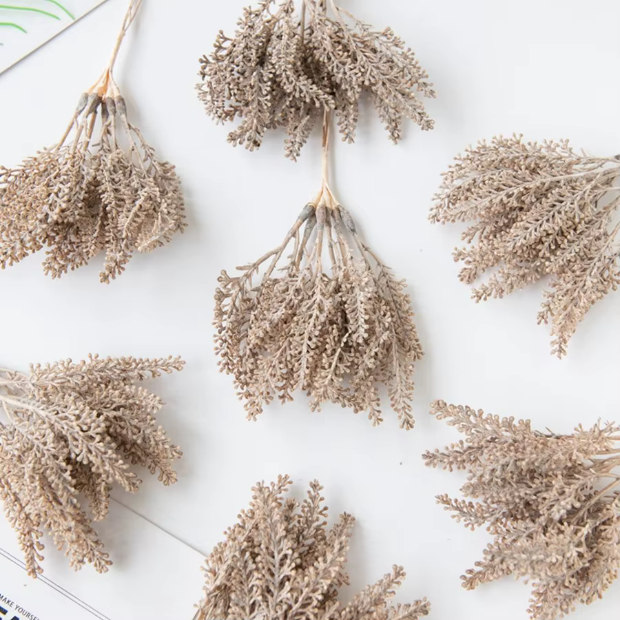 Plantes artificielles dorées