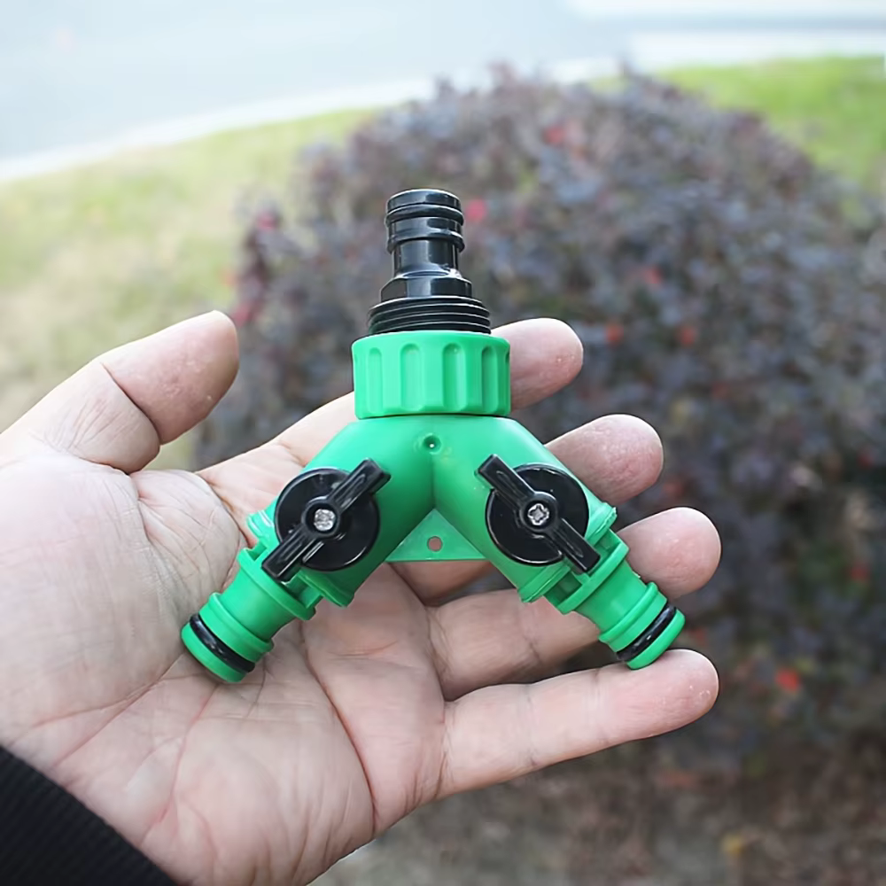 Raccord en Y pour l'eau du jardin
