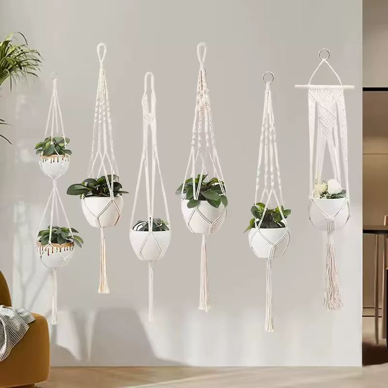 Plante suspendue en macramé faite à la main