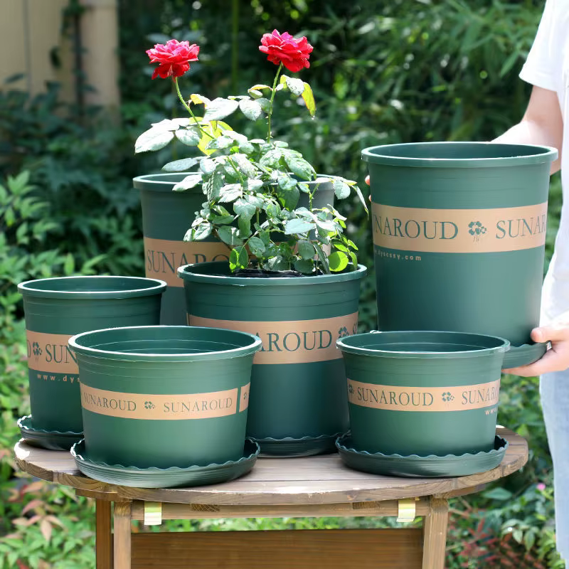 Pot de fleur en plastique pour balcon