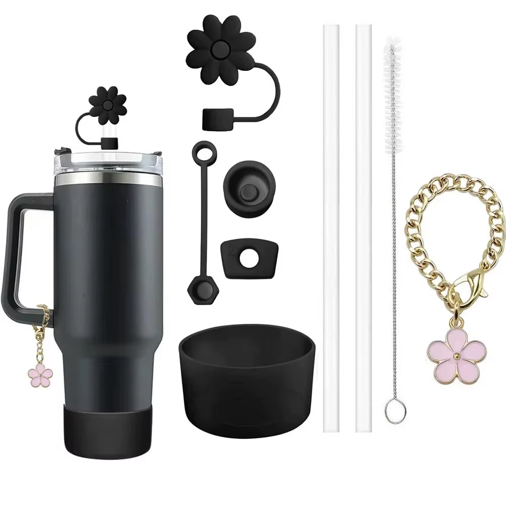Ensemble d'accessoires 9 pièces, 3 bouchons anti-déversement, fleurs, couverture de paille, botte, 2 pièces, brosse et 1 chaîne à breloques en forme de fleur pour tasse Stanley