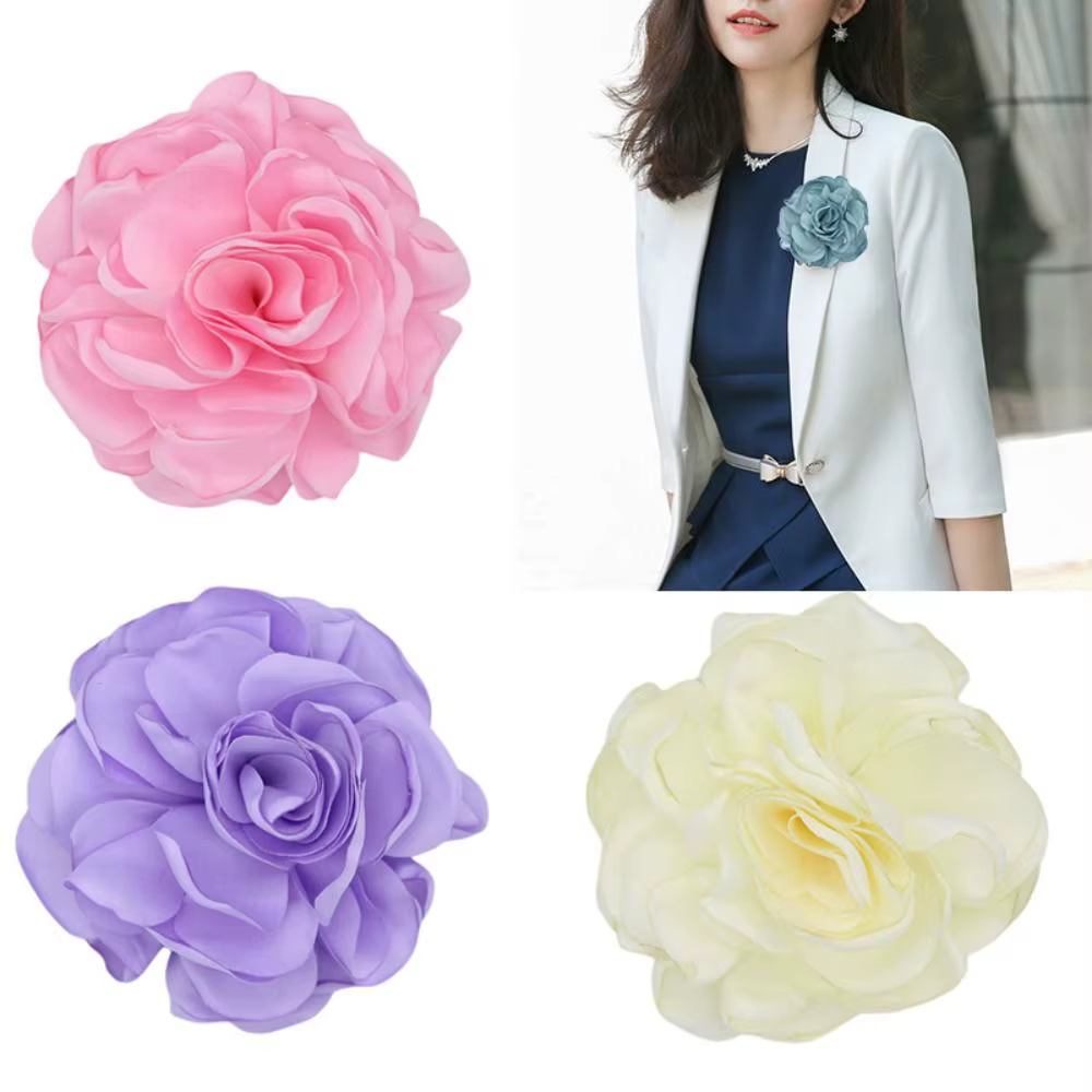 Grande broche fleur de rose en tissu