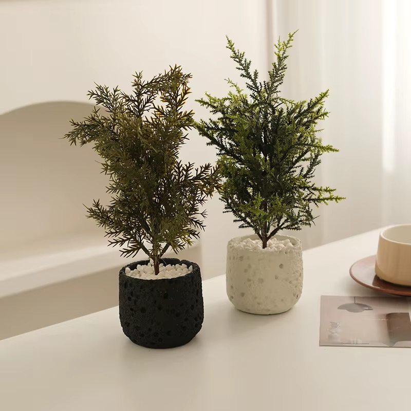 Plante artificielle décorative en pot de petite taille