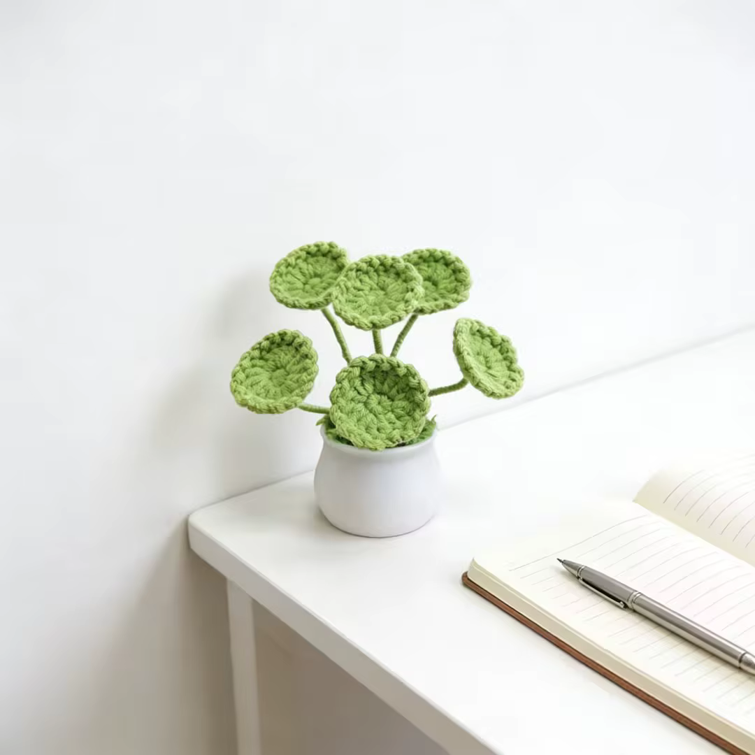 Plante tricotée mignonne en pot à quatre feuilles au crochet