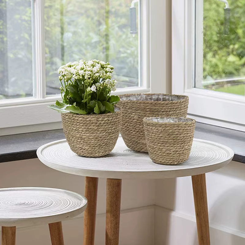 Panier de fleurs en rotin