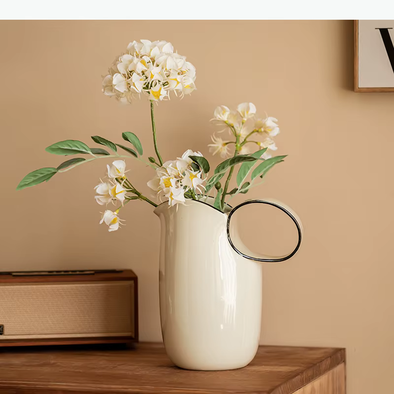 Vase en céramique en forme de pot