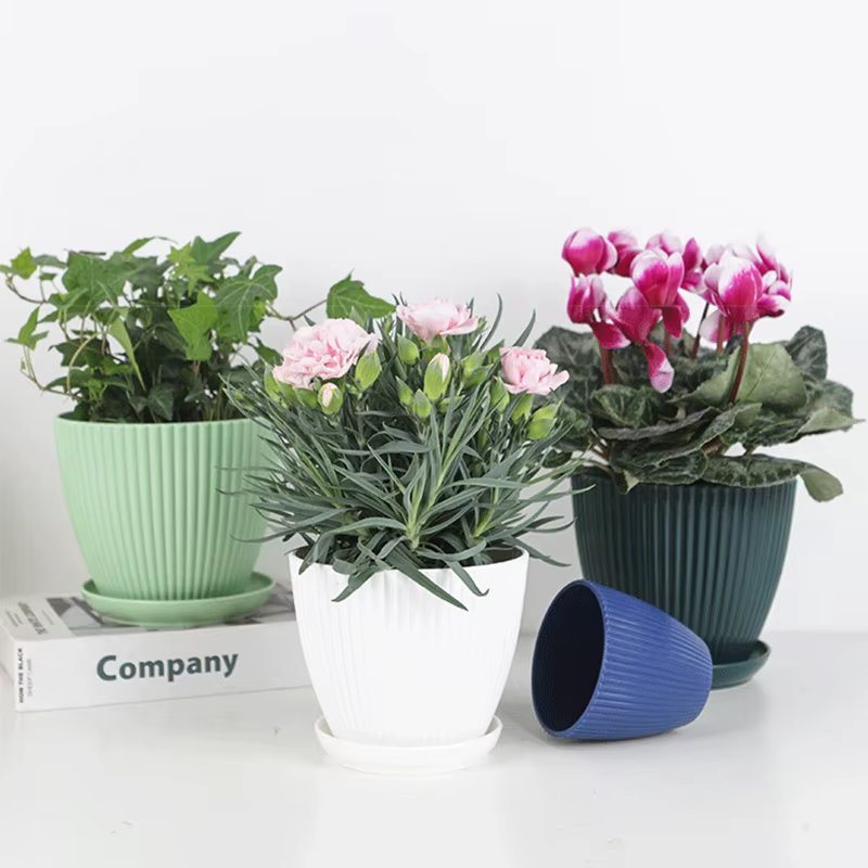 Pots de fleurs en plastique pour la plantation de balcons