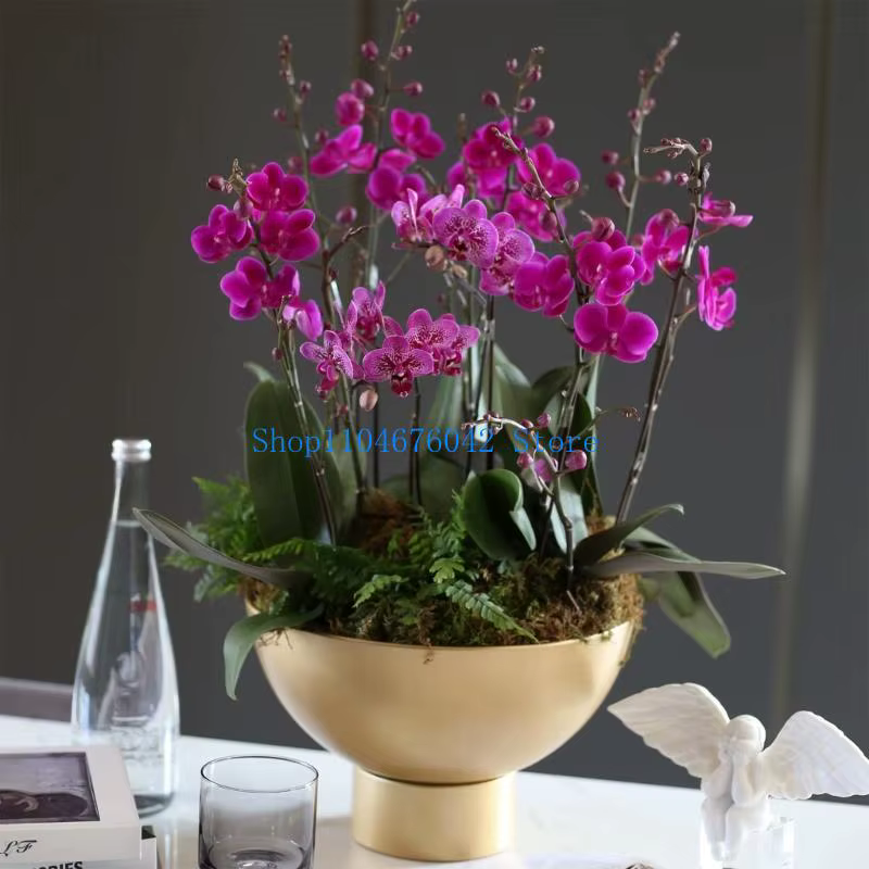 Grand pot à fleurs en métal doré