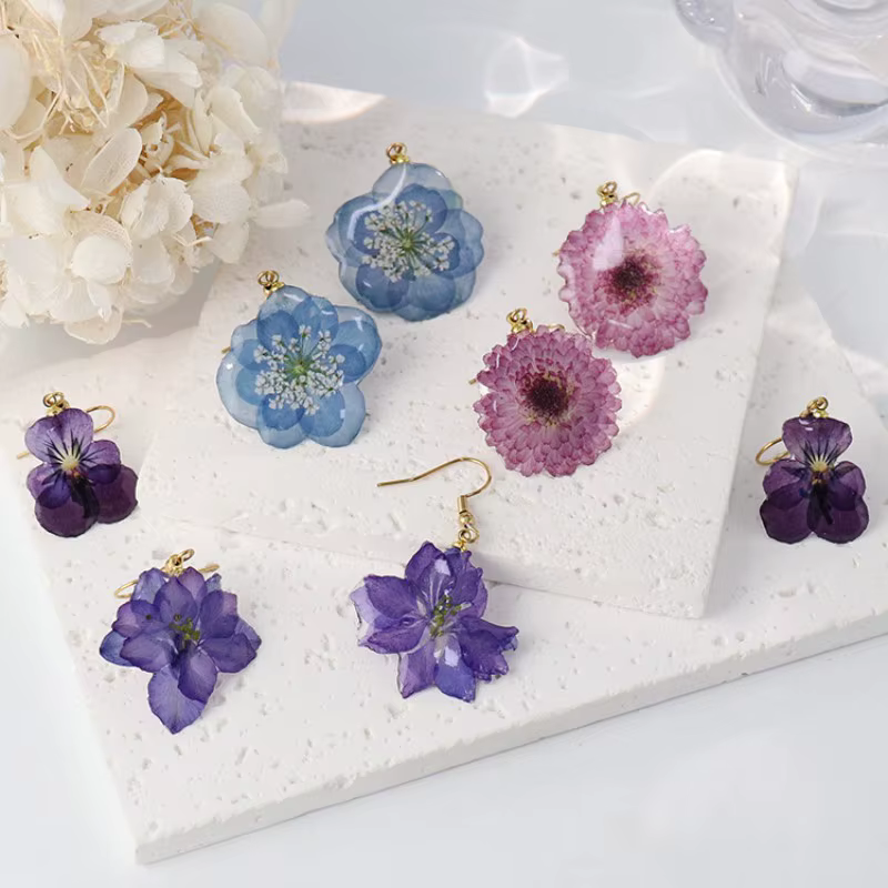 Boucles d'oreilles élégantes en fleurs séchées, faites à la main en résine époxy, bijoux uniques en fleurs naturelles, accessoires personnalisés en gros