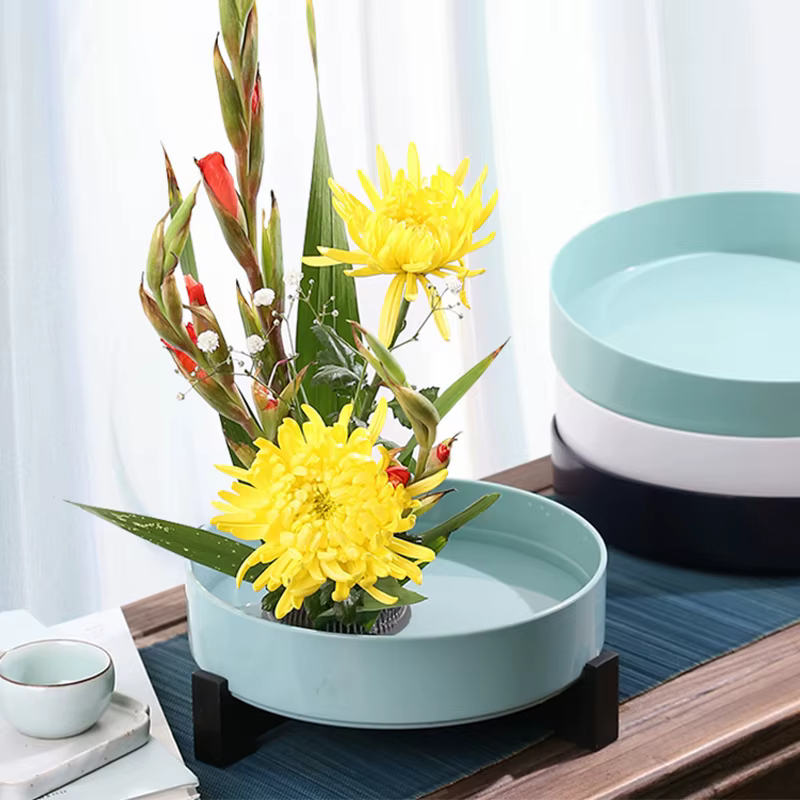 Récipient d'arrangement de fleurs japonaises