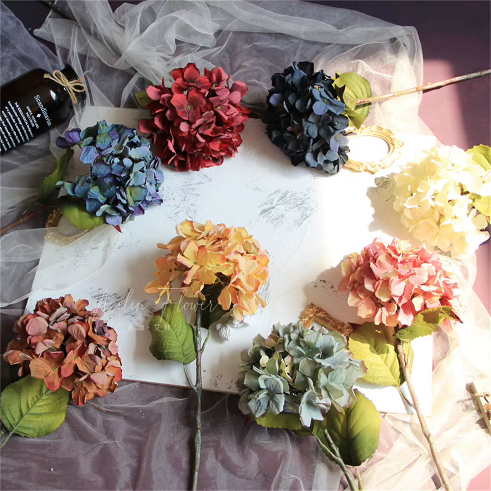 Vase de fleurs artificielles d'hortensia en soie