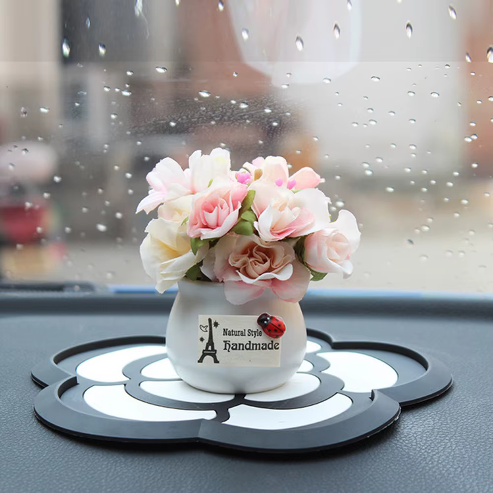 Plante en pot créative pour voiture