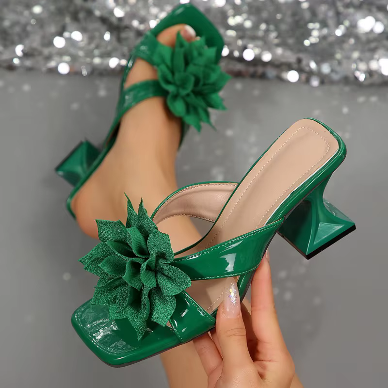 Mules à talons hauts décorées de fleurs pour femmes, sandales d'été à bout ouvert, couleur unie, élégantes et raffinées, mules pour femmes
