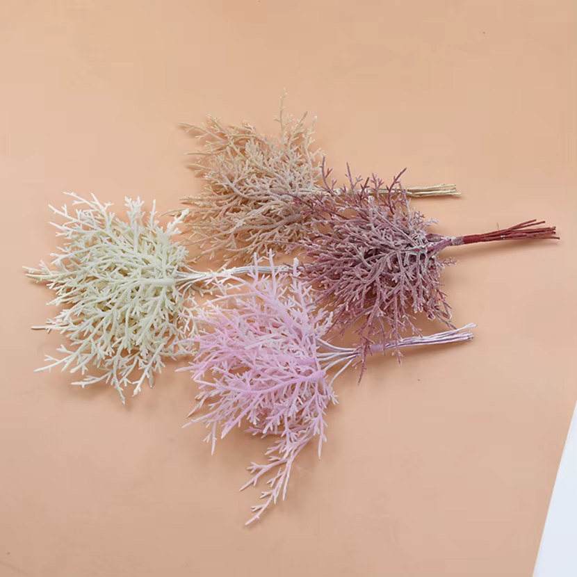 Vase de plantes artificielles en plastique