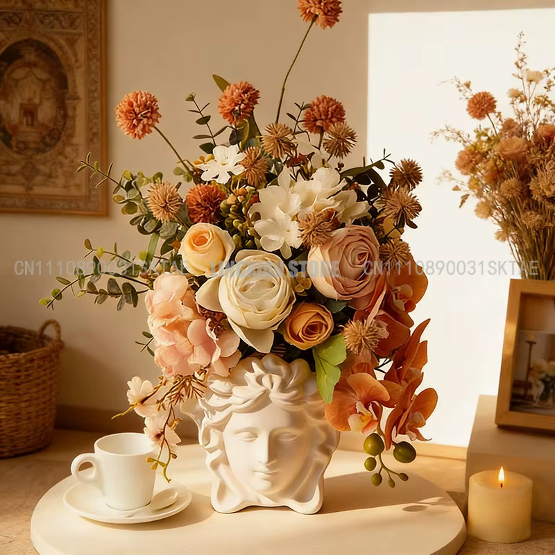 Pot de fleurs de style grec pour l'insertion