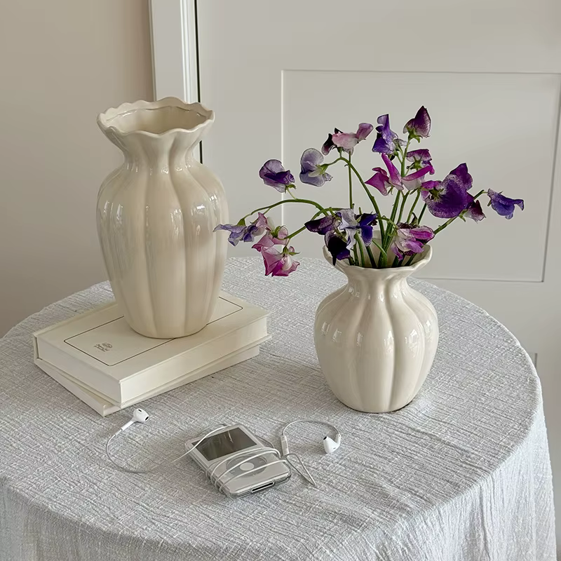 Vase en céramique de style crème de luxe