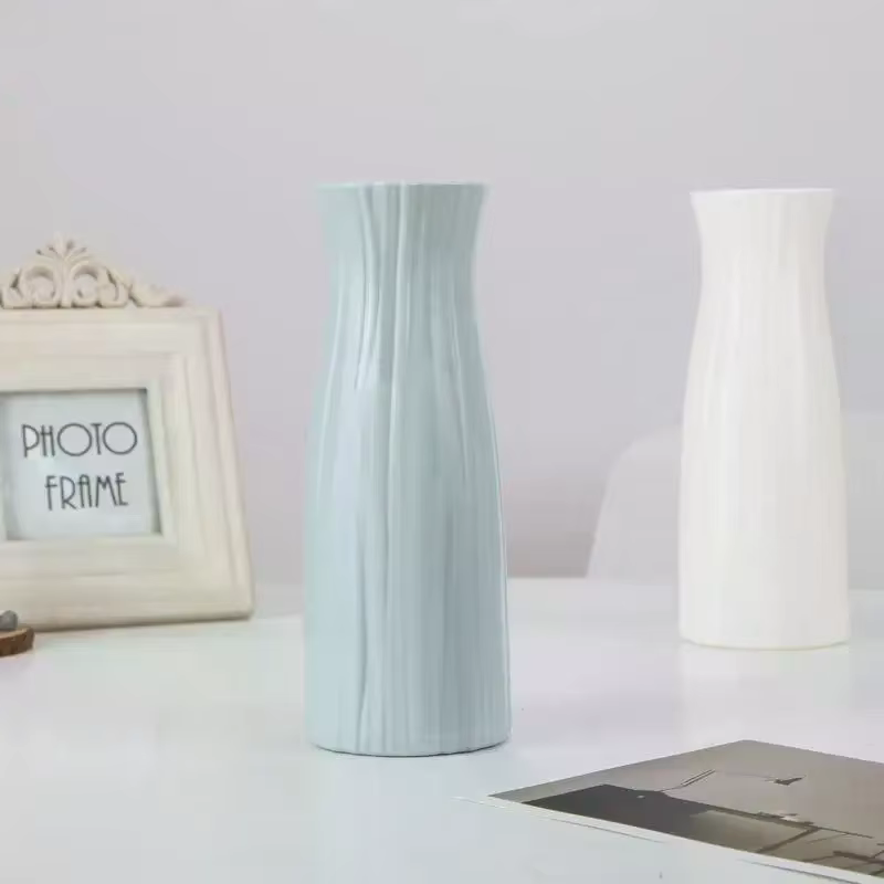 Vase à fleurs séchées en plastique avec pot
