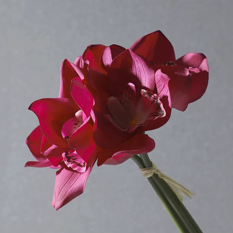 Bouquet de fleurs artificielles en soie Cymbidium 4 têtes sensation d'hydratation orchidée papillon décor de mariage de