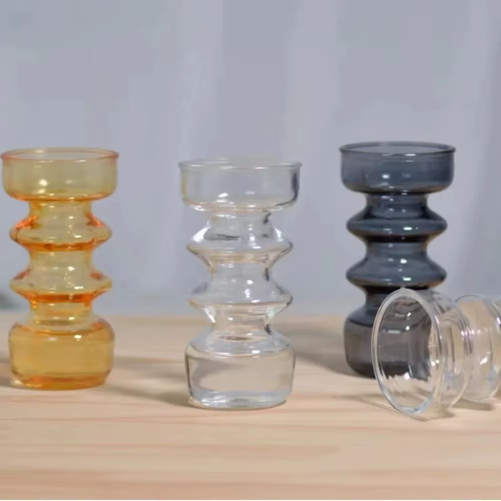 Vases colorés en verre