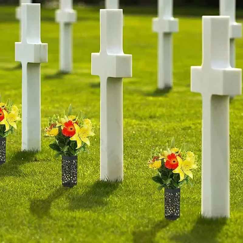Vases de cimetière commémoratifs avec piquet