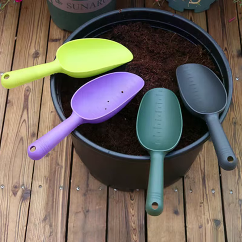 Spatule de jardinage pour ameublir la terre
