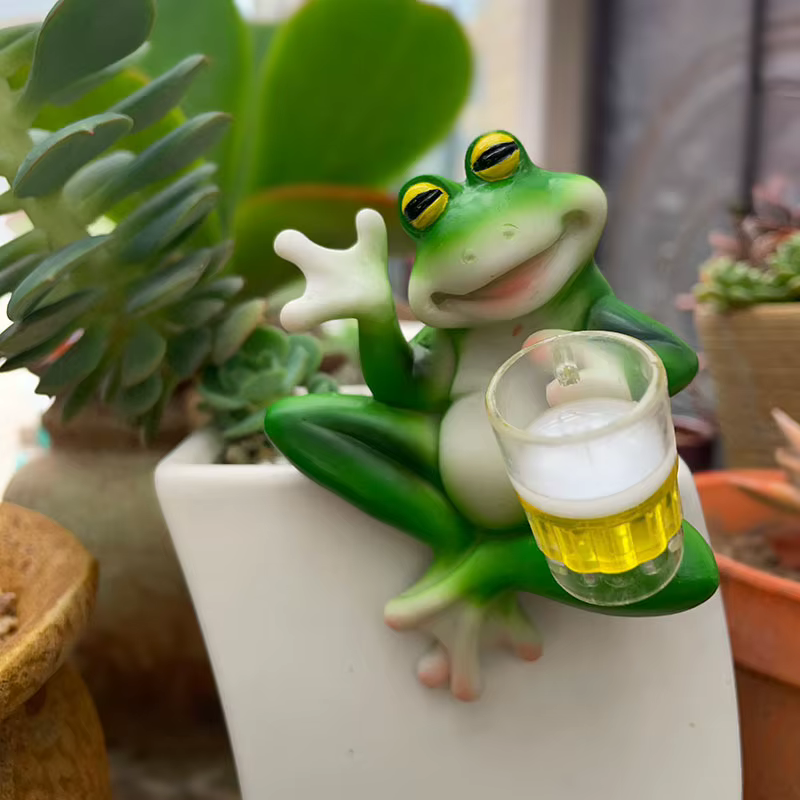 Figurine de grenouille pour suspendre aux plantes