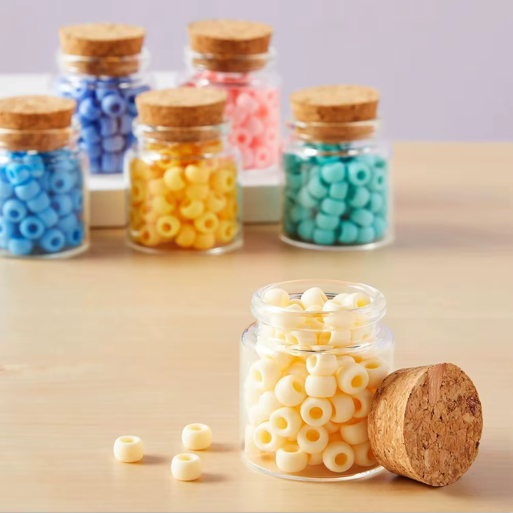 Petits bocaux en verre avec bouchons en liège