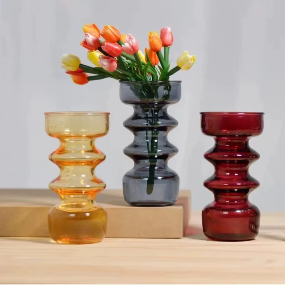 Vases colorés en verre
