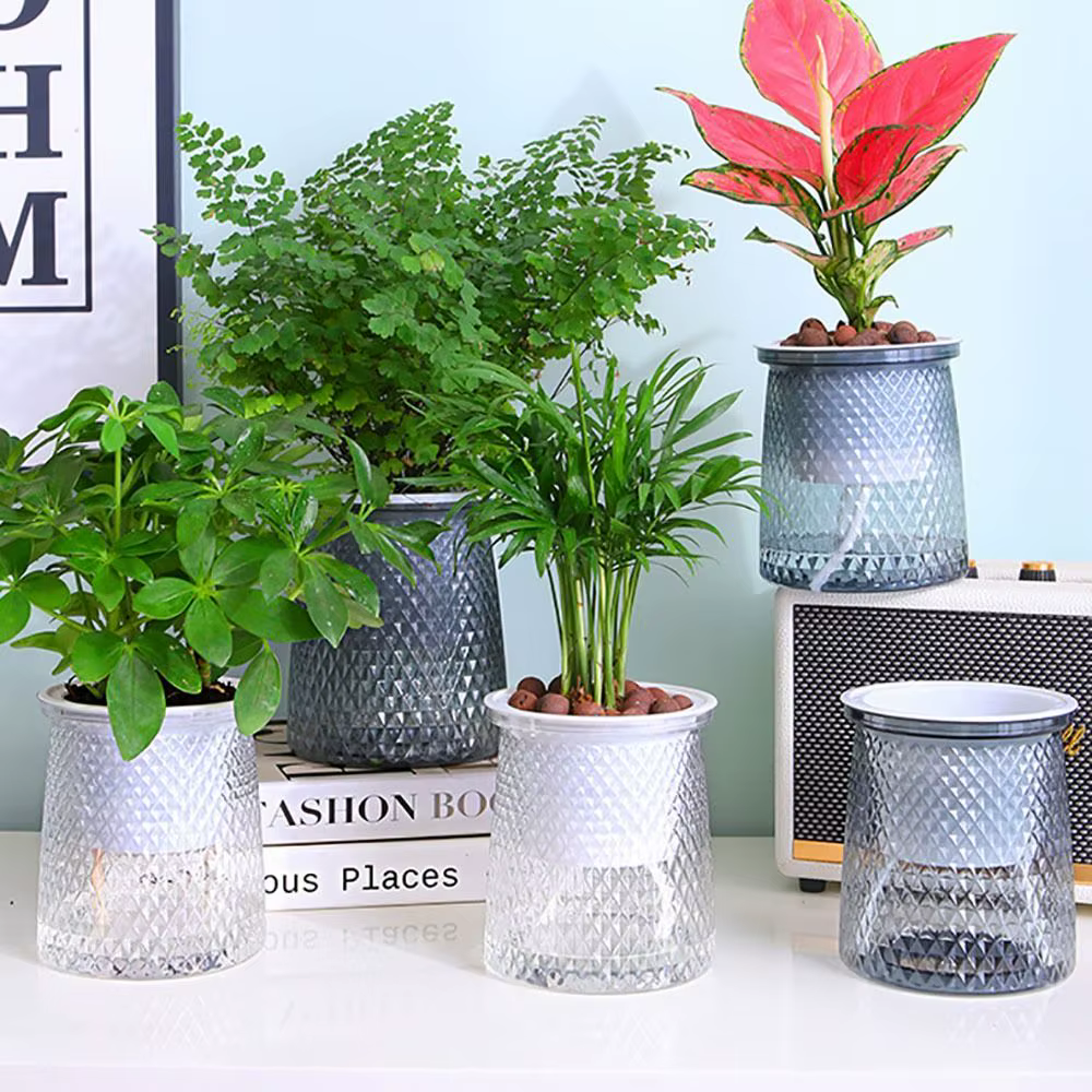 Pot de fleurs en plastique à arrosage automatique