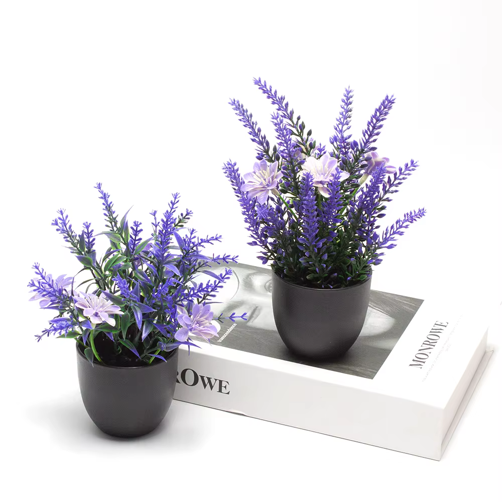 Plantes artificielles de lavande en pot