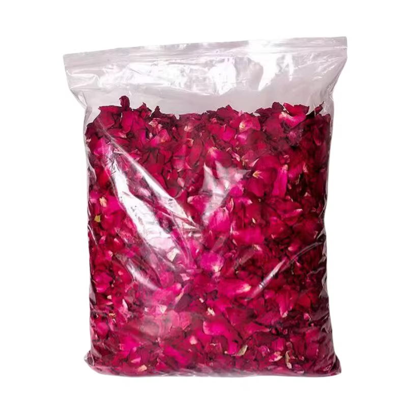 Décoration de mariage haut de gamme en pétales de rose naturels