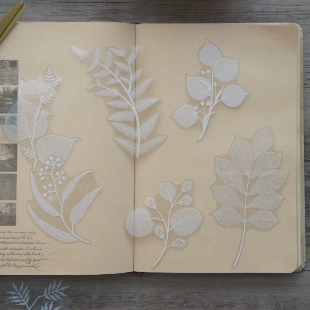 Autocollants en forme de feuilles blanches
