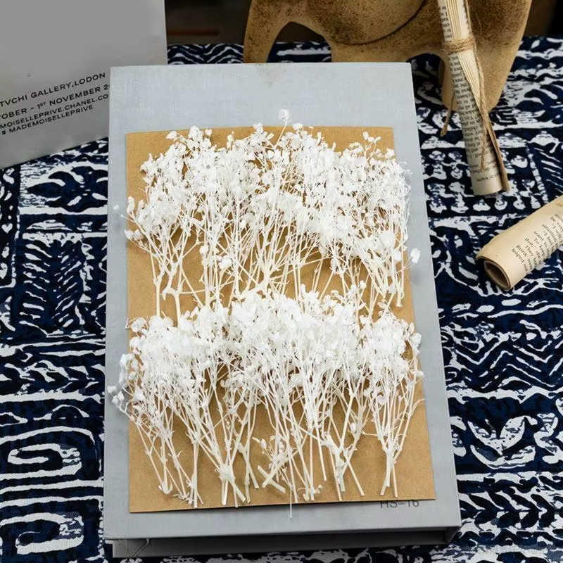 Paquet 50 fausses fleurs gypsophile séchées avec tiges vertes pour bouquets