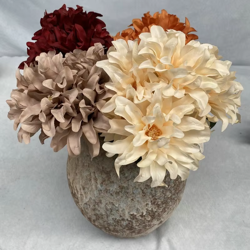 Simulation de fleur de Dahlia à 7 têtes
