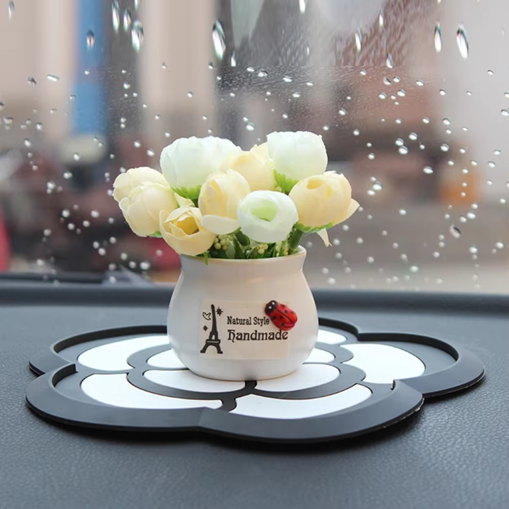 Plante en pot créative pour voiture