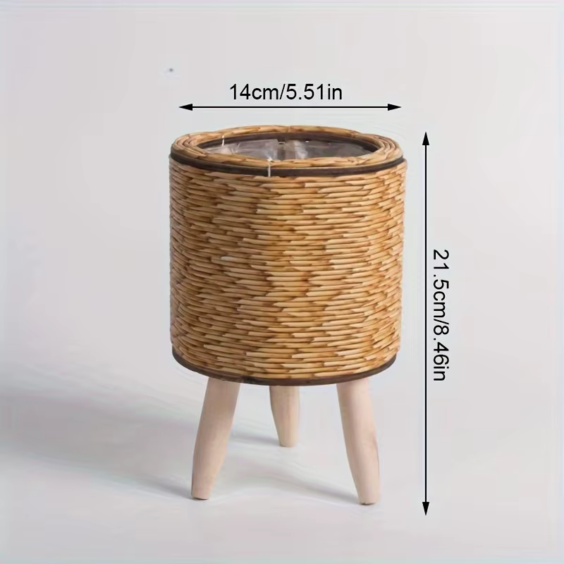 Charmante jardinière en rotin rustique avec pieds en bois