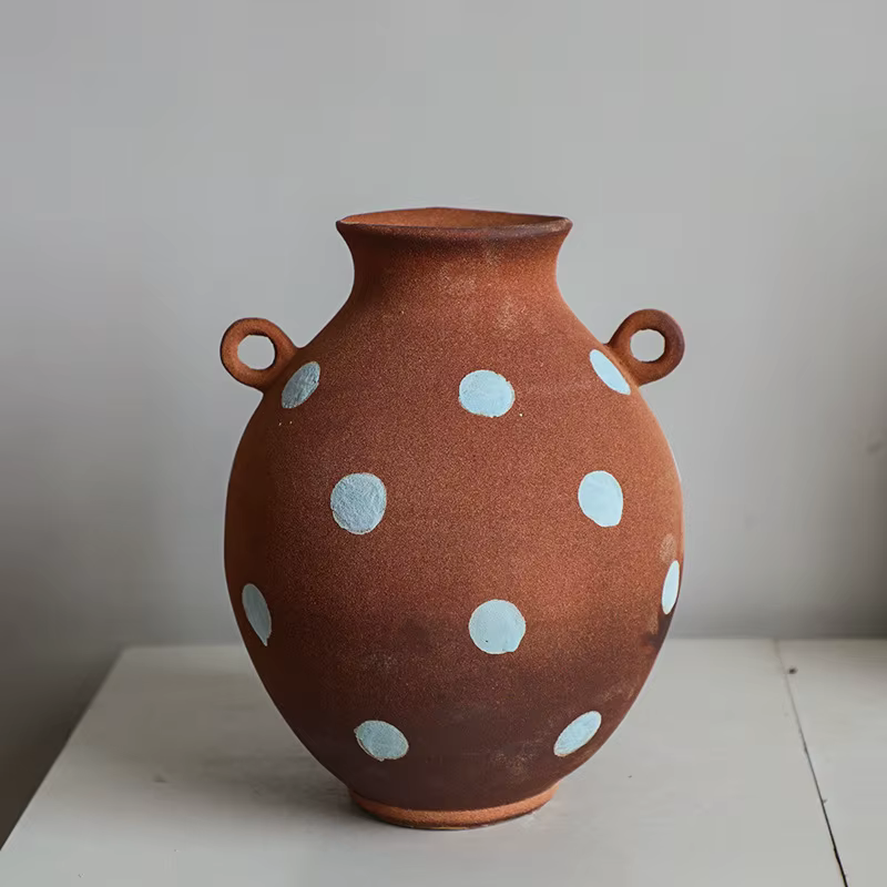 Vase en céramique à carreaux
