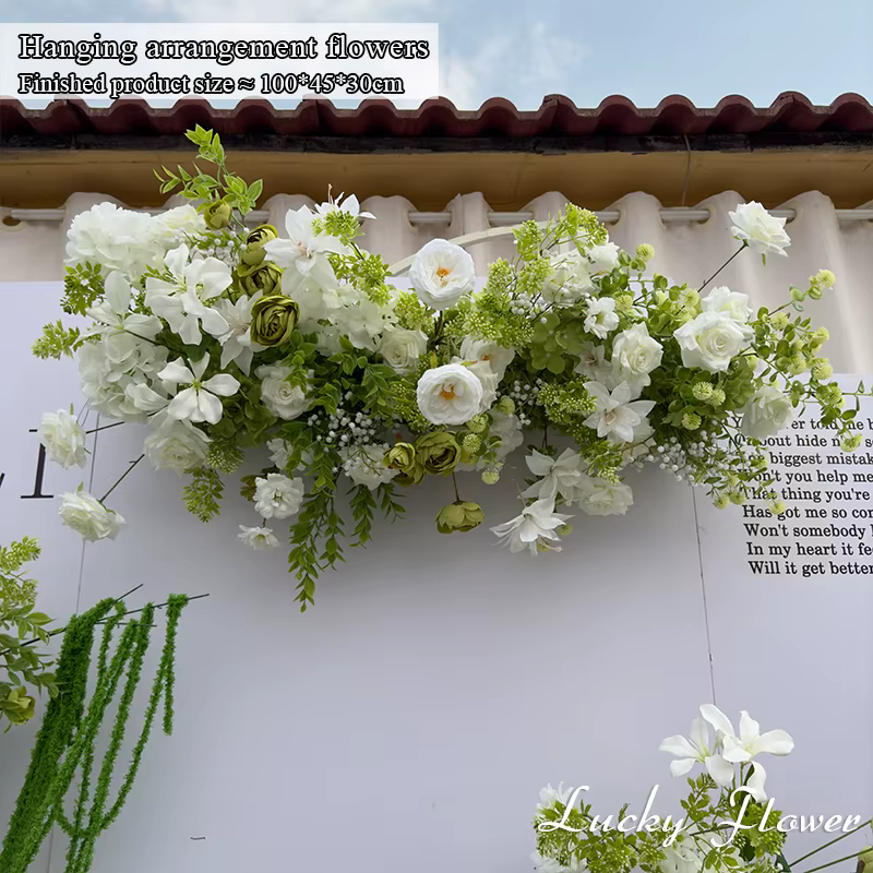 Décoration de mariage avec fleurs artificielles blanches et vertes