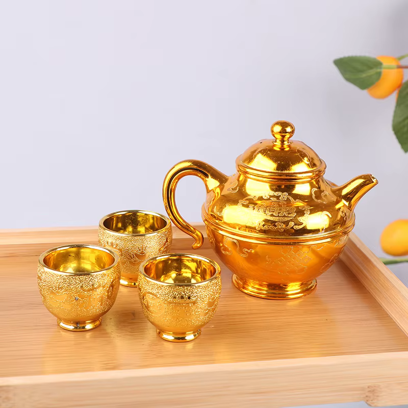Bouilloire à vin rétro chinoise, ensemble de cafetière, verres à vin, pichet, théière exquise, théière dorée, tasses d'offre de temple classiques pour la maison