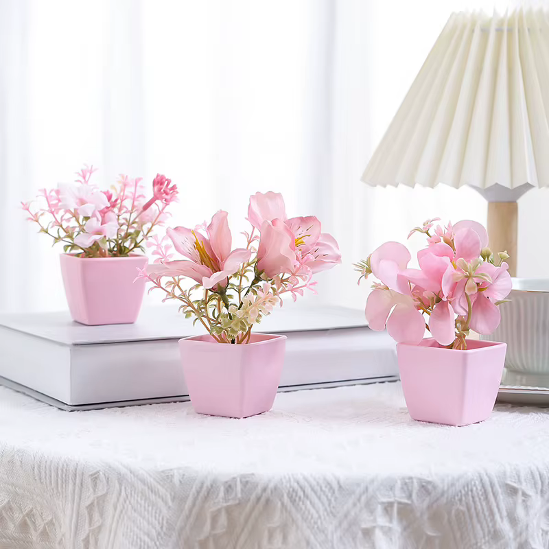 Plante en pot de fleurs artificielles