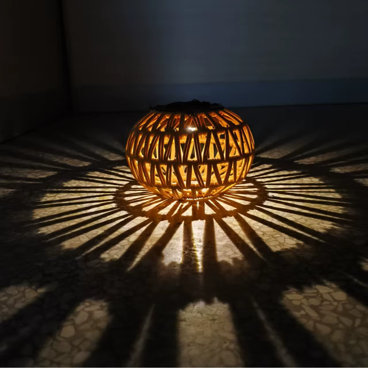 Lanterne solaire lumineuse pour cour