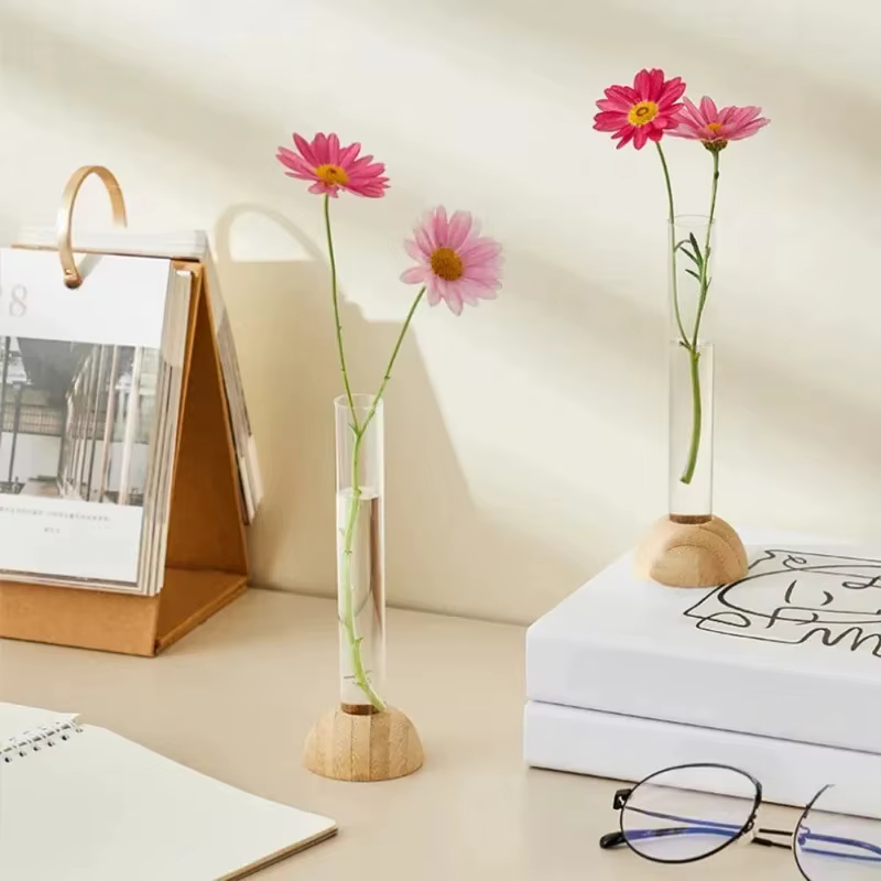 Vase à tubes à essai en plastique avec base en bambou