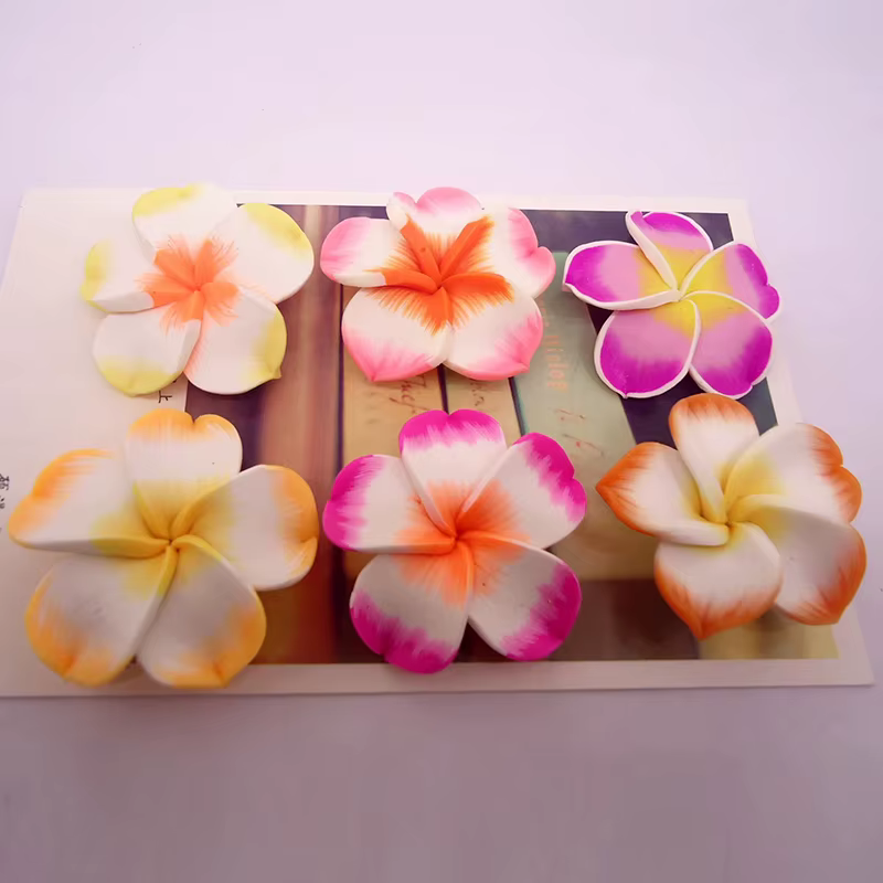 Lot de 10 grandes fleurs de Plumeria Frangipani Rubra en pâte polymère de 40 mm